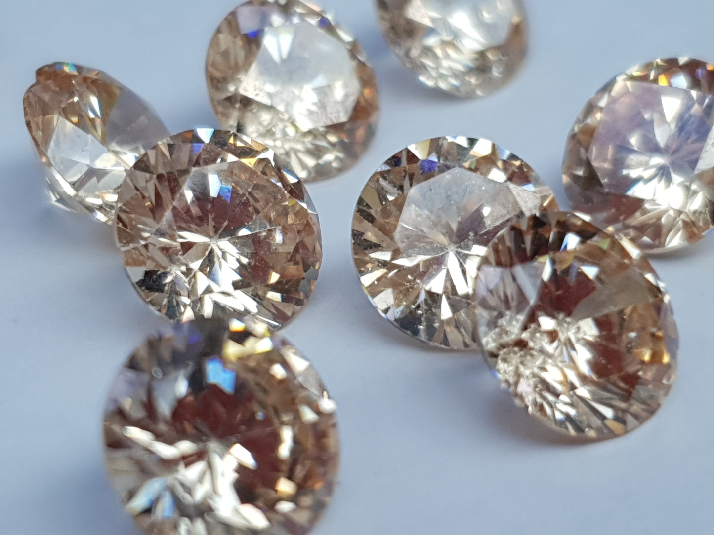 Cubic zirconia - Champagne - 8 mm - round faceted cut