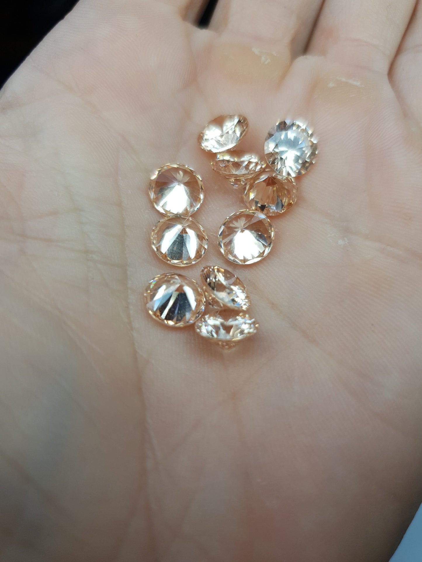 Cubic zirconia - Champagne - 8 mm - round faceted cut