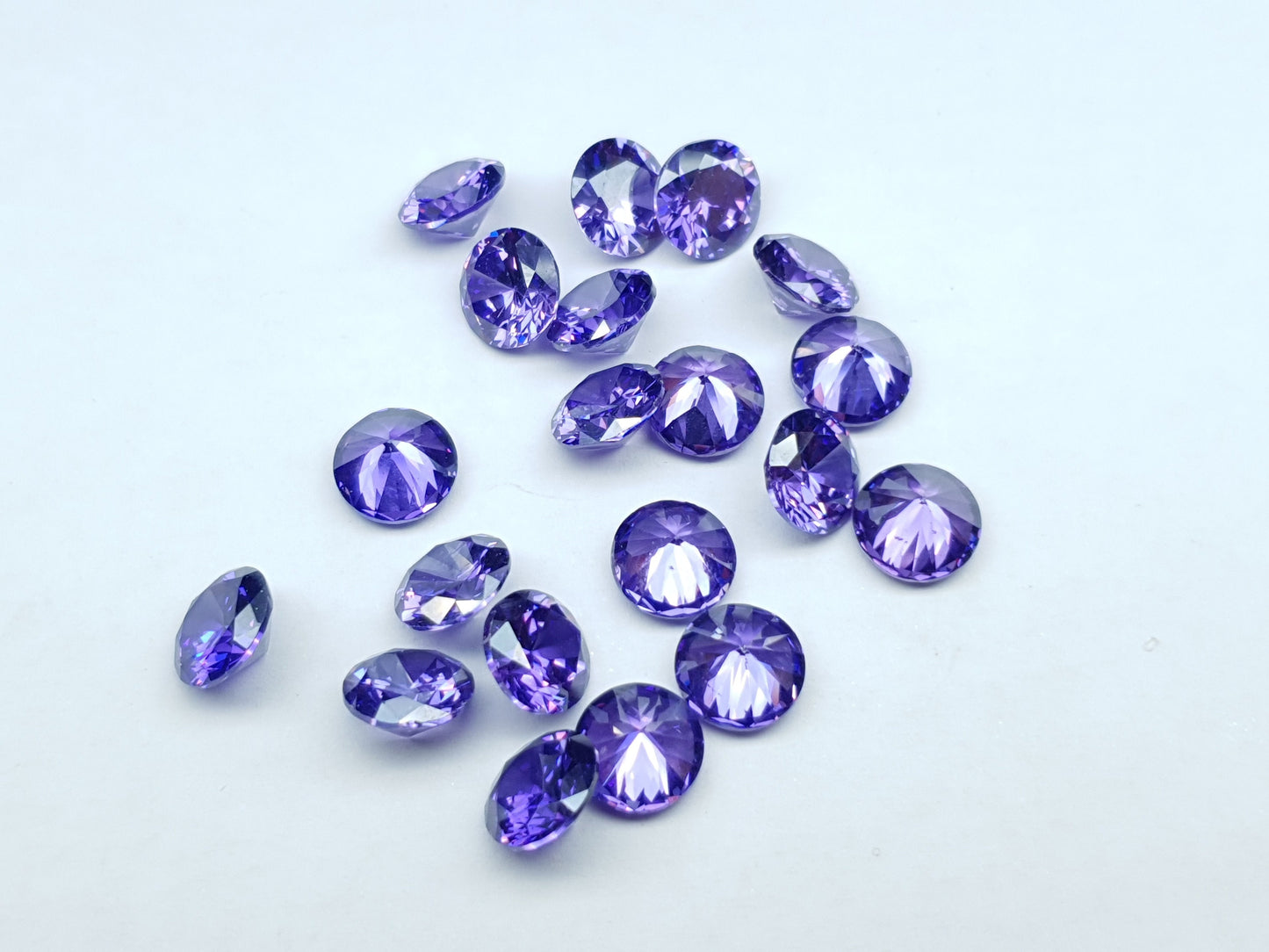 Cubic zirconia - Amethyst - 8 mm - round faceted cut