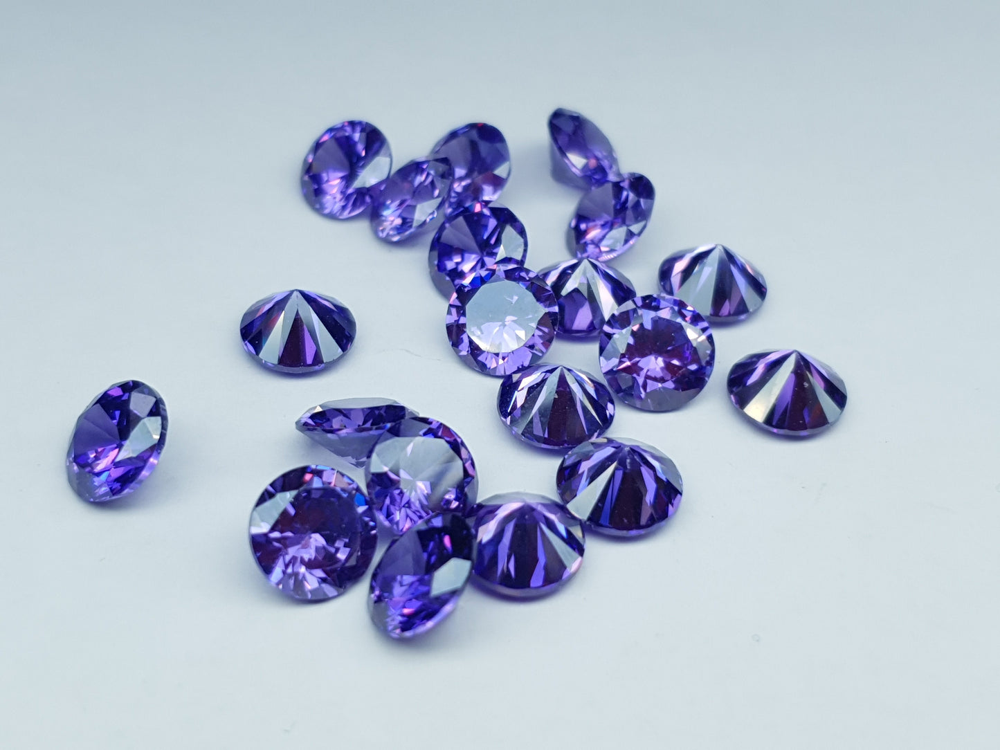 Cubic zirconia - Amethyst - 8 mm - round faceted cut