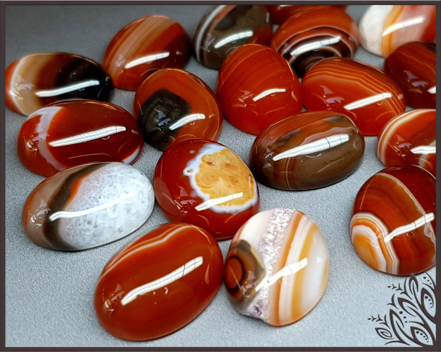 GSO053 -striped agate brown - 20 x15 mm - oval imbali crafts