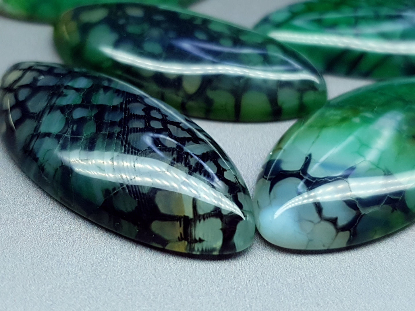 Dragon veins agate - dark green - marquise - 40 mm