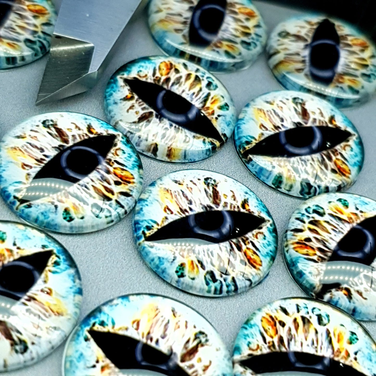 Dragon eye cabochon - 18 mm - Aqua