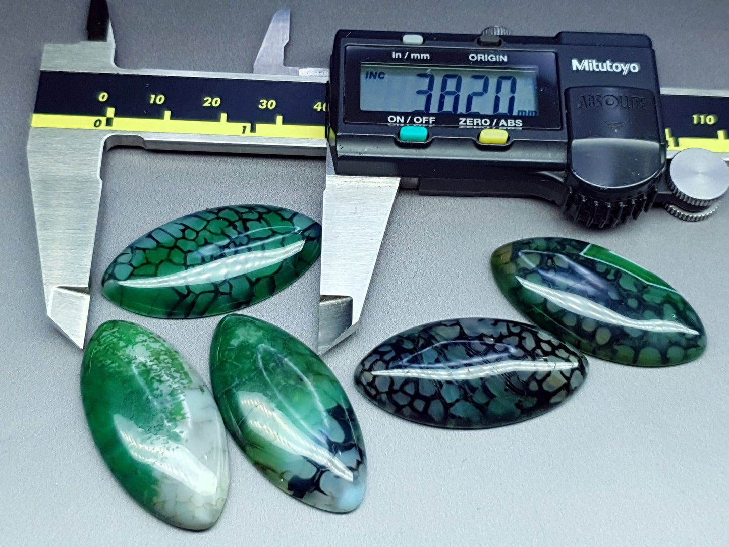 Dragon veins agate - dark green - marquise - 40 mm