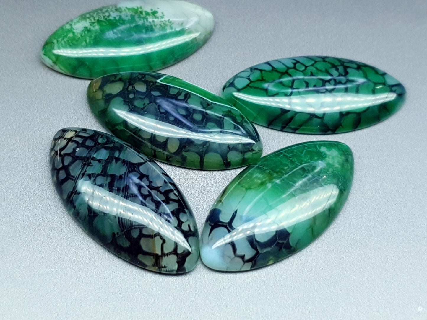 Dragon veins agate - dark green - marquise - 40 mm
