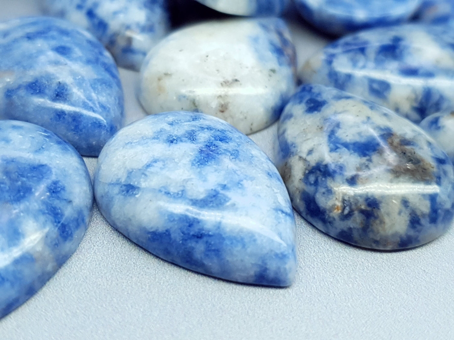 Blue spot jasper - pear - 25 mm