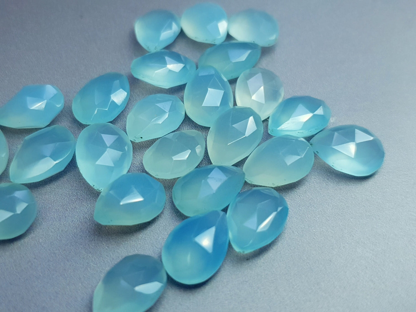 Chalcedony - Pear - 11 mm - blue