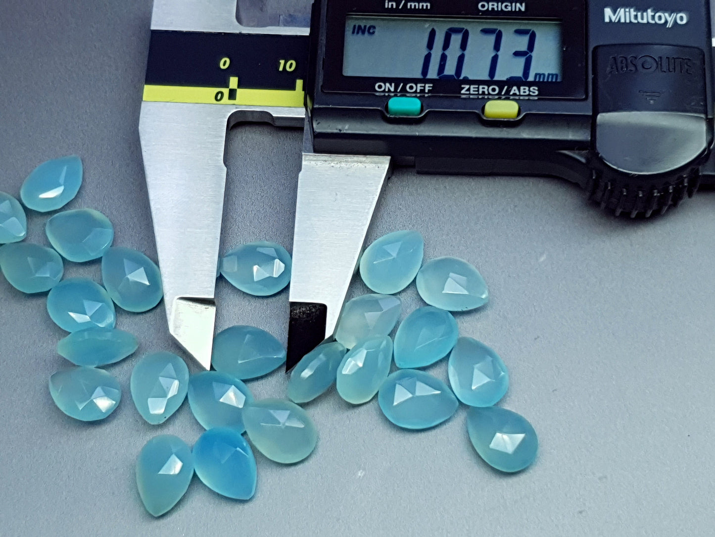 Chalcedony - Pear - 11 mm - blue