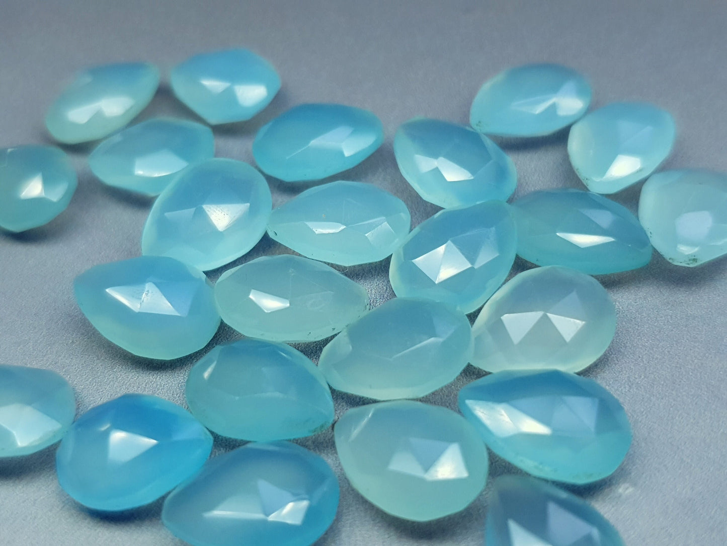 Chalcedony - Pear - 11 mm - blue