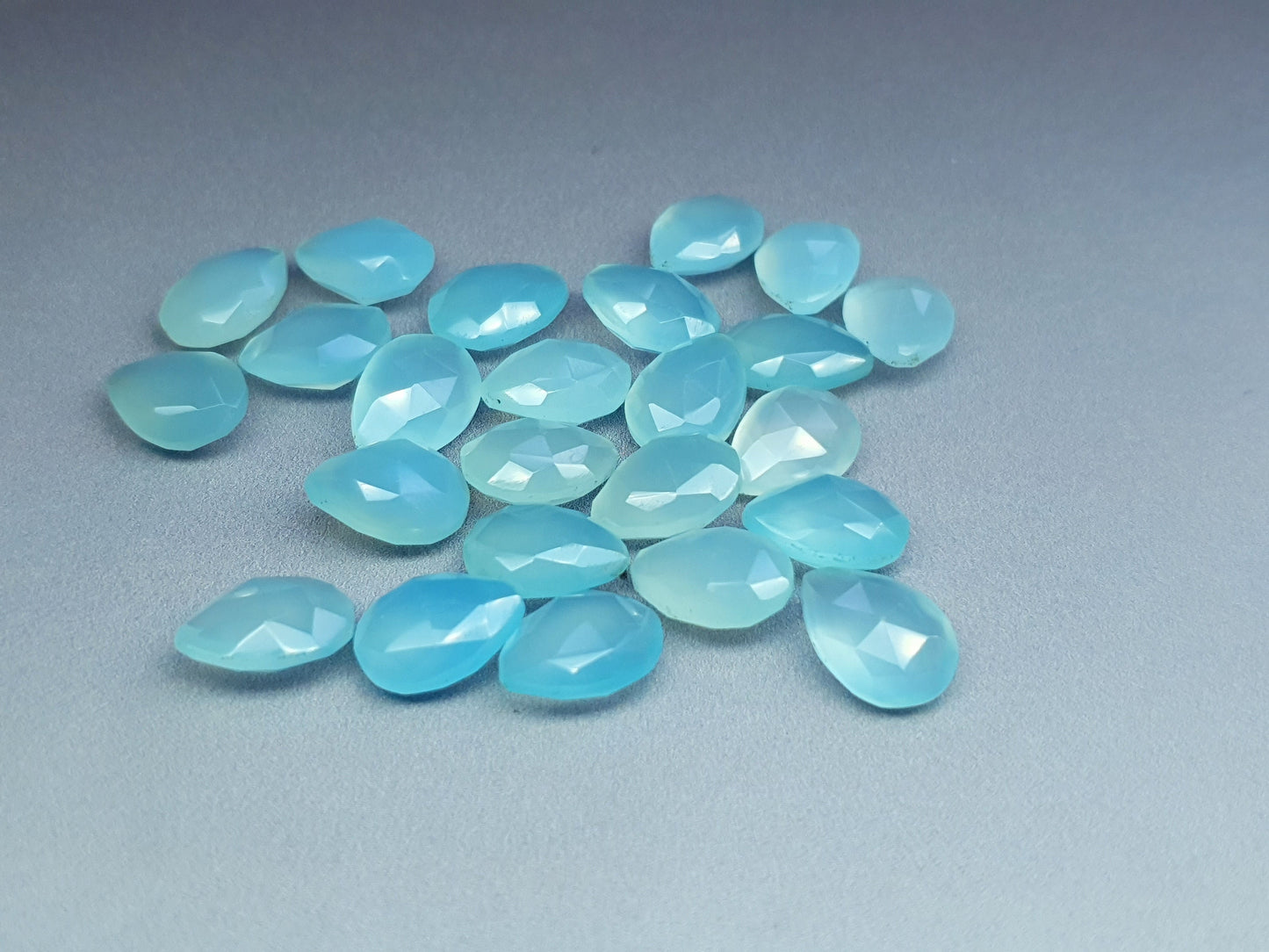 Chalcedony - Pear - 11 mm - blue