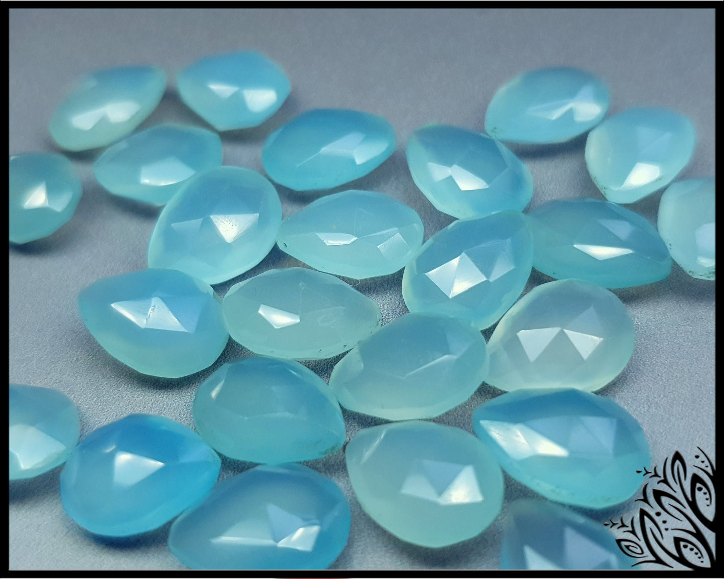 Chalcedony - Pear - 11 mm - blue