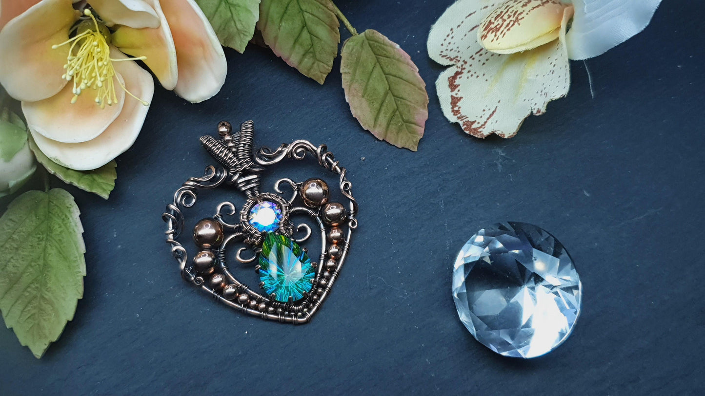 Elegant heart copper pendant 'Tama'