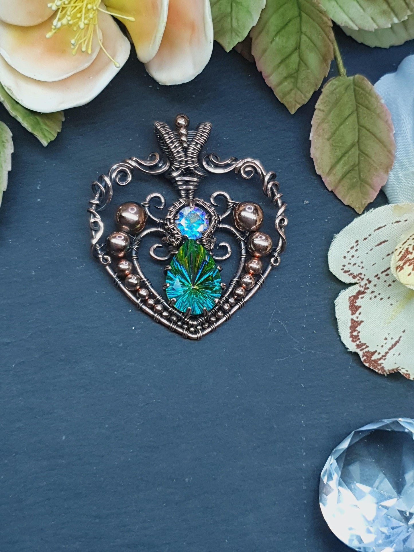 Elegant heart copper pendant 'Tama'