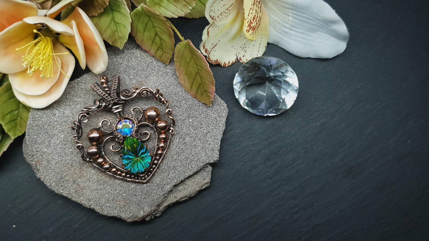 Elegant heart copper pendant 'Tama'