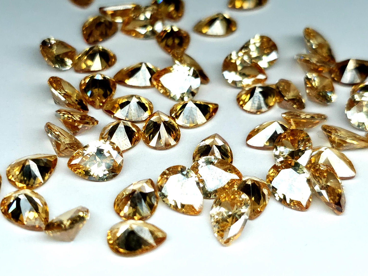 Cubic zirconia - Champagne - 8 mm - pear facet cut
