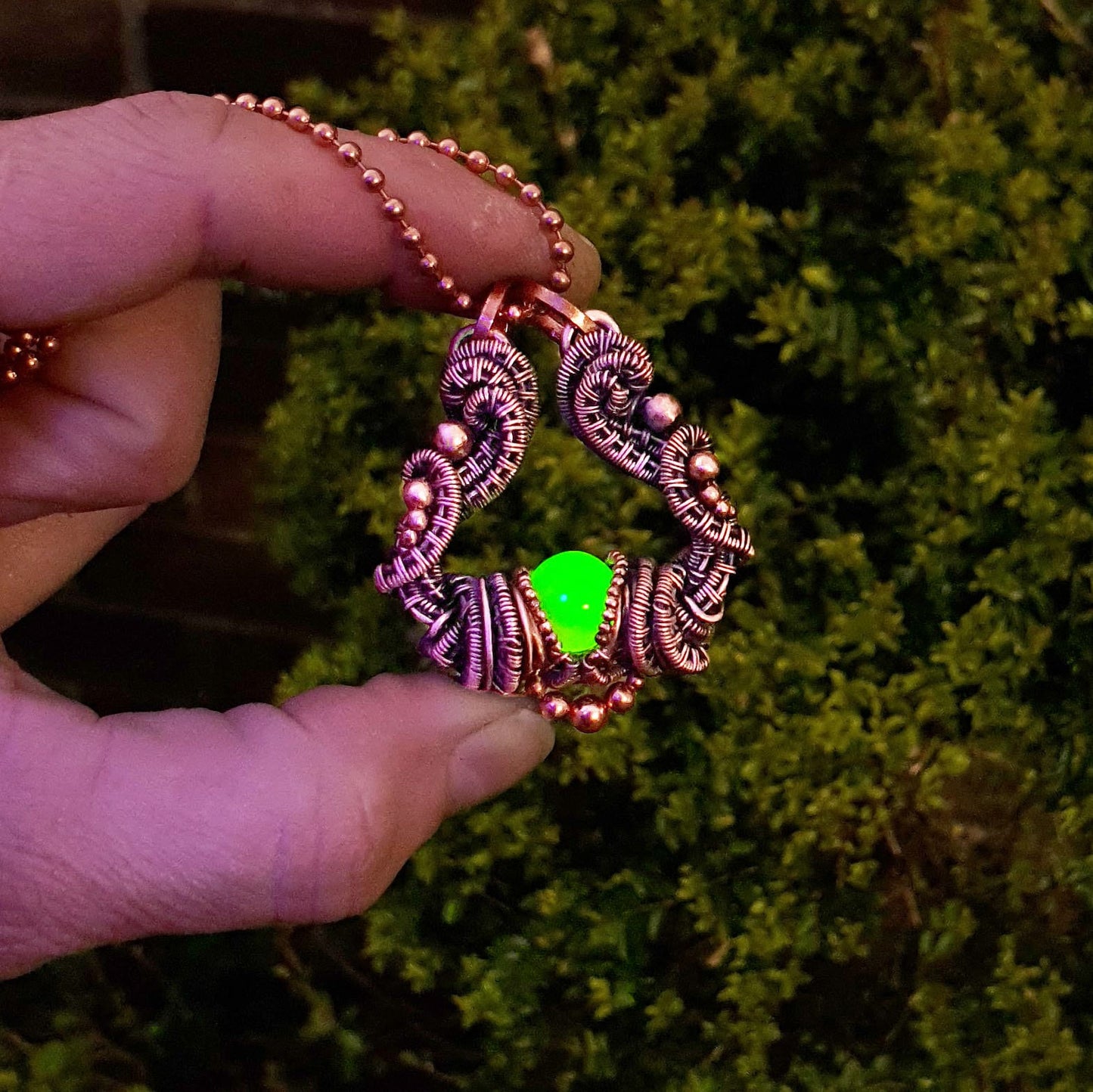 GLS014 Uranium glass - phosphorescent 25 mm sphere