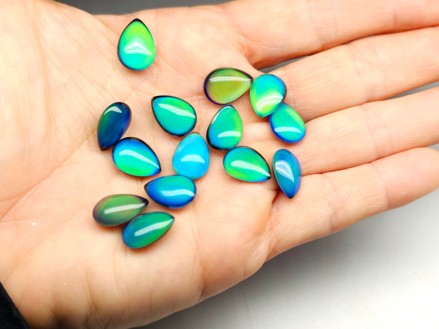 Mood stone - pear - 14 mm - colour change cabochon - Imbali Crafts
