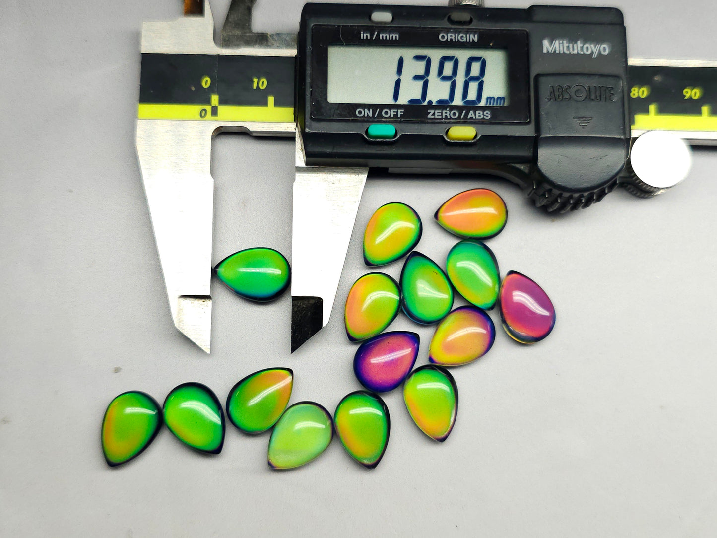Mood stone - pear - 14 mm - colour change cabochon - Imbali Crafts