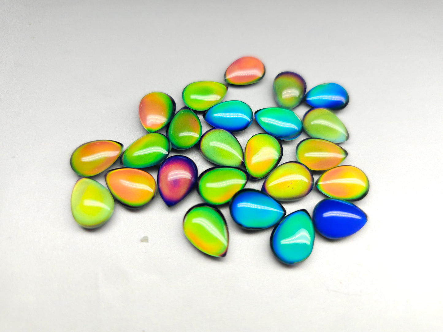 Mood stone - pear - 14 mm - colour change cabochon - Imbali Crafts