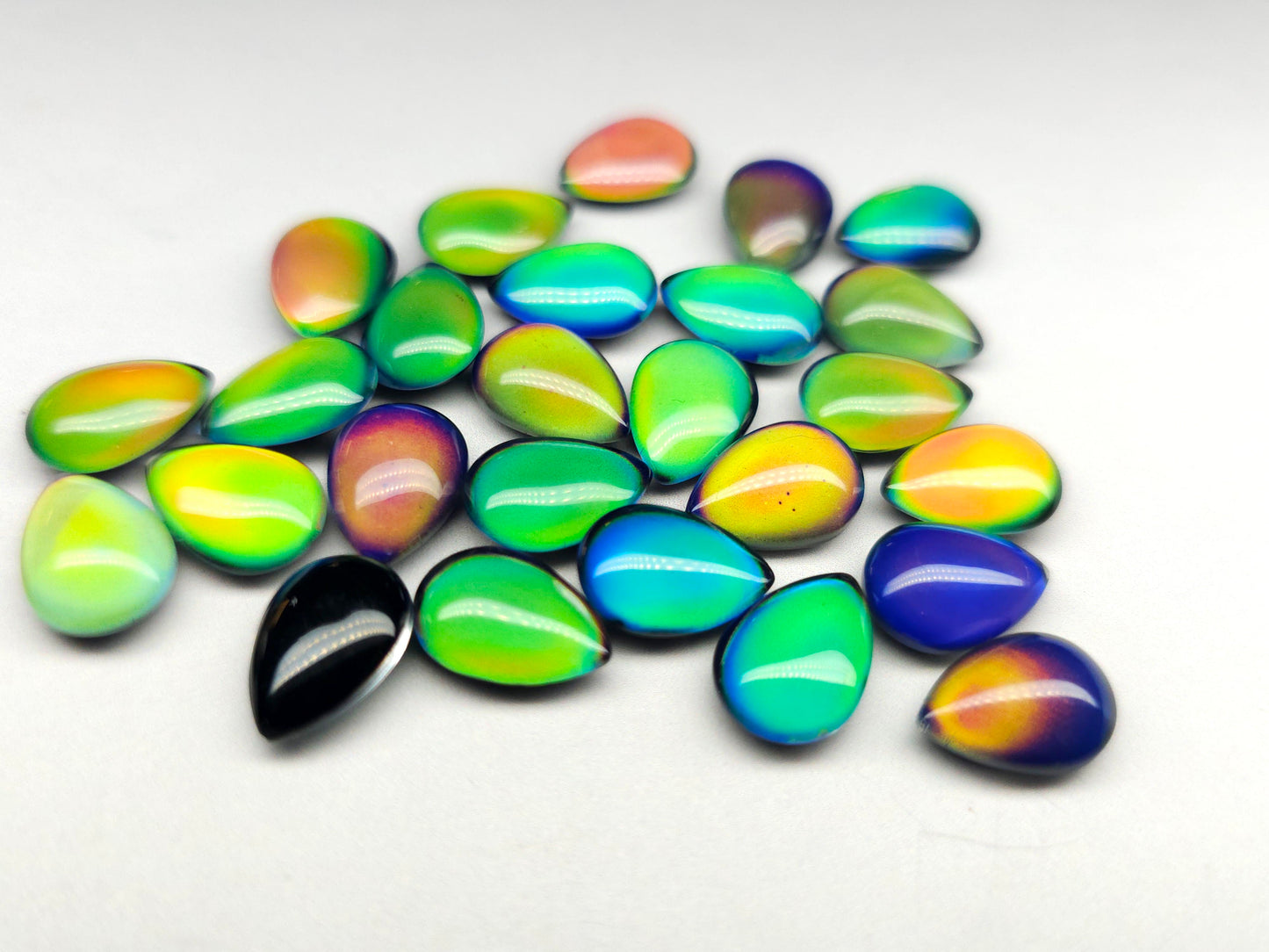 Mood stone - pear - 14 mm - colour change cabochon - Imbali Crafts