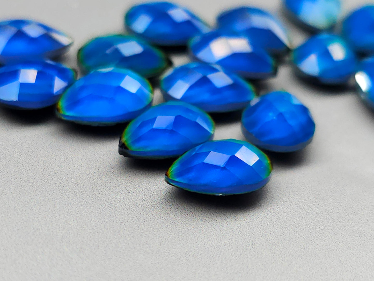 Mood stone - faceted pear - 10 mm - colour change cabochon - Imbali Crafts