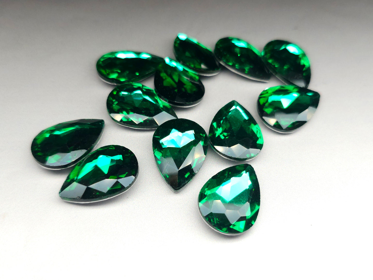 Emerald green faceted pear glass crystal stone 25mm for jewellery making and beadwork