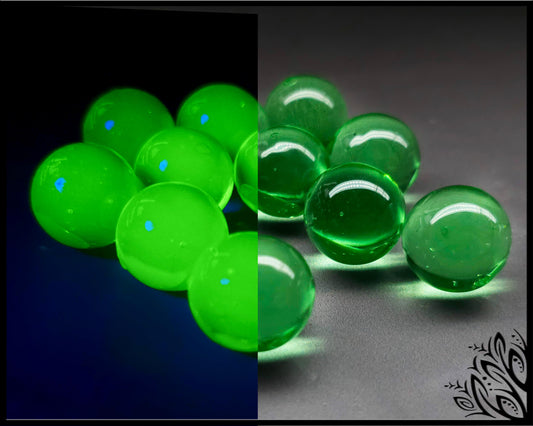 Uranium glass - Sphere/Orb - green - 16 mm