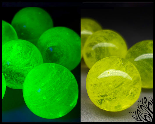 GLS014 Uranium glass phosphorescent  25 mm  sphere