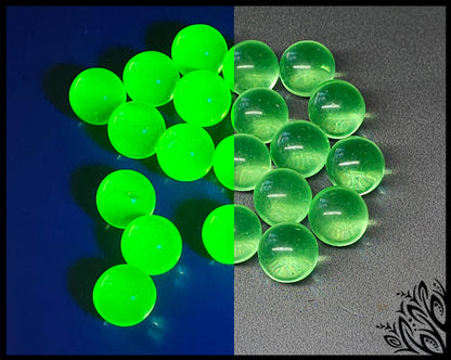 Green uranium glass spheres 10 mm