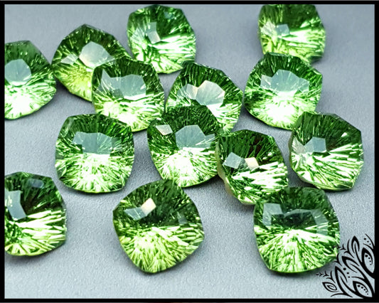 Glass crystal - square - 10 mm - solid green starburst