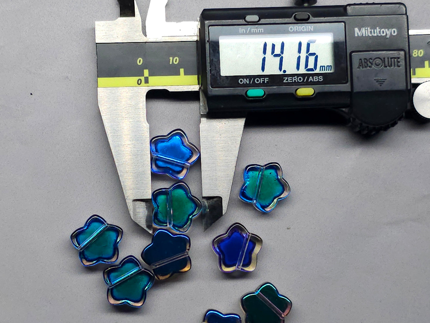 Mood stone - star beads - 14 mm - metallic blue