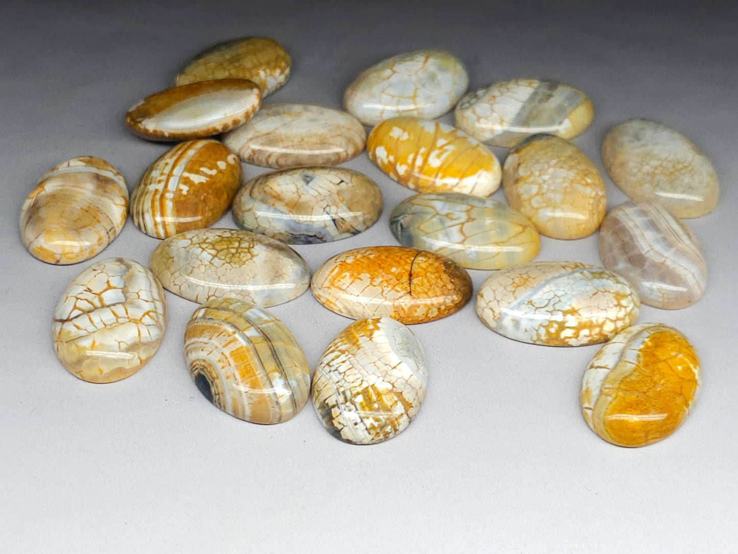 30mm oval agate cabochon brown dragon veins close up texture