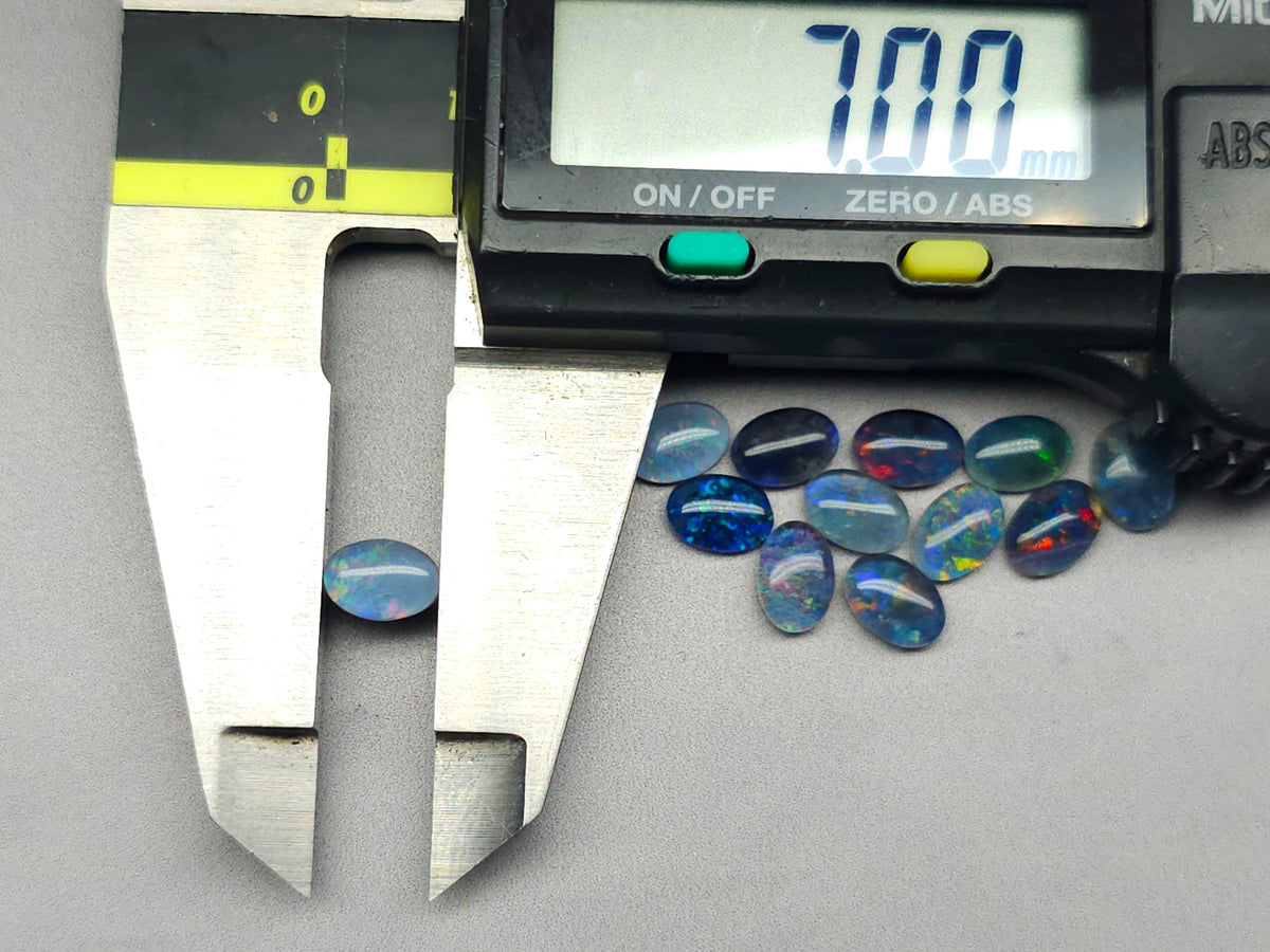 Australian opal triplets - oval - 7 mm