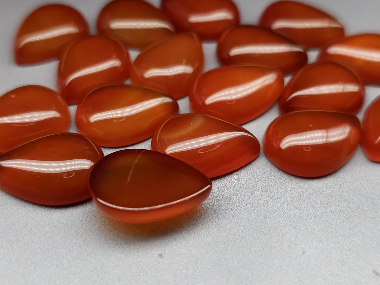 Carnelian cabochon - pear - 18 mm