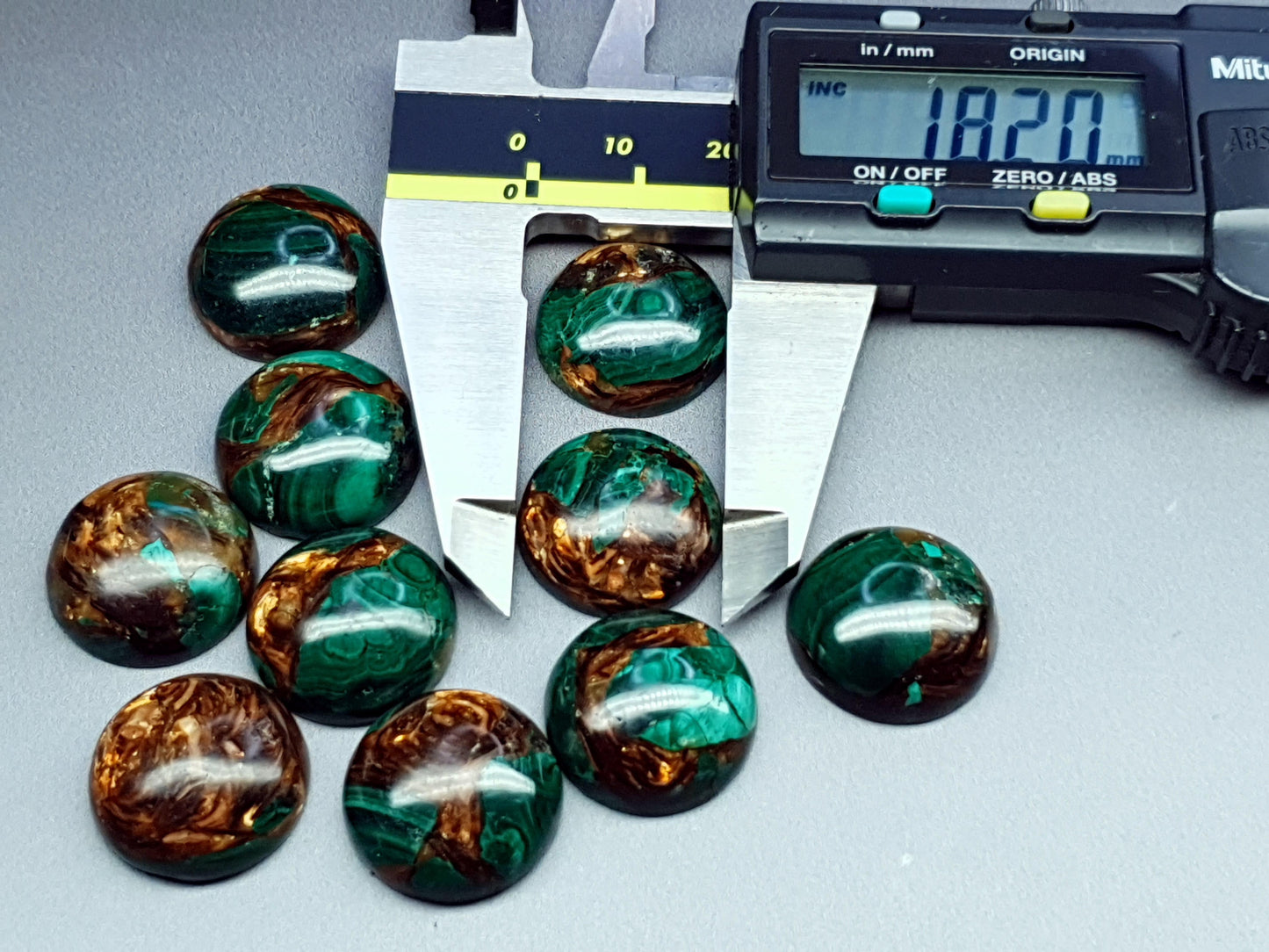 Copper bornite cabochon - round - 18 mm