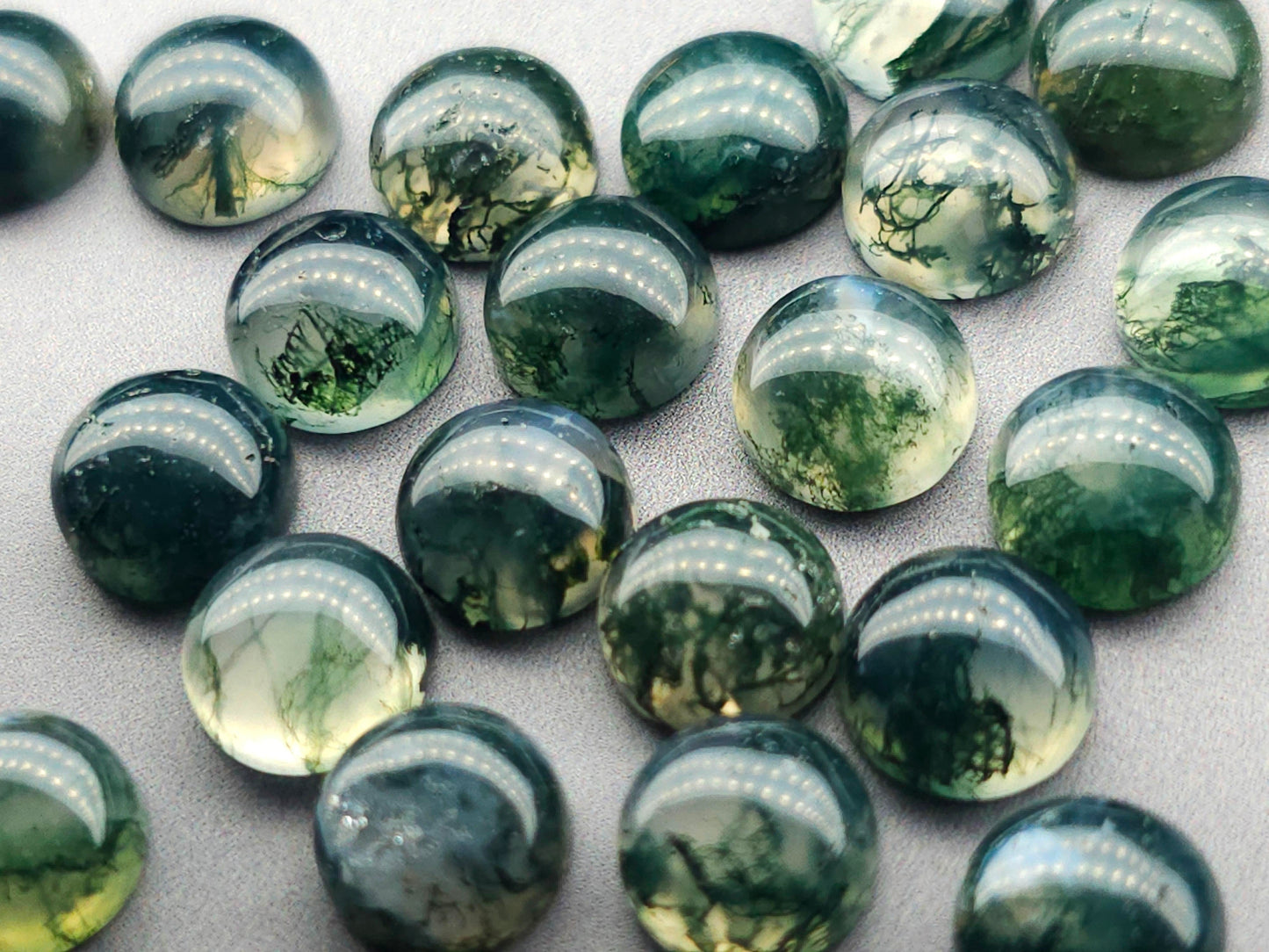 Moss agate 8 mm round cabochon