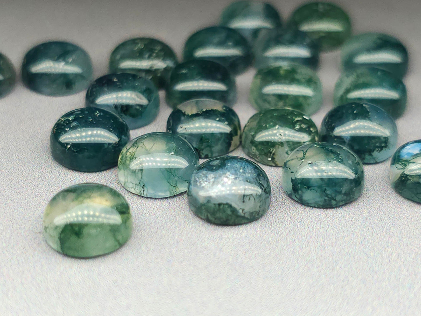 Moss agate 8 mm round cabochon