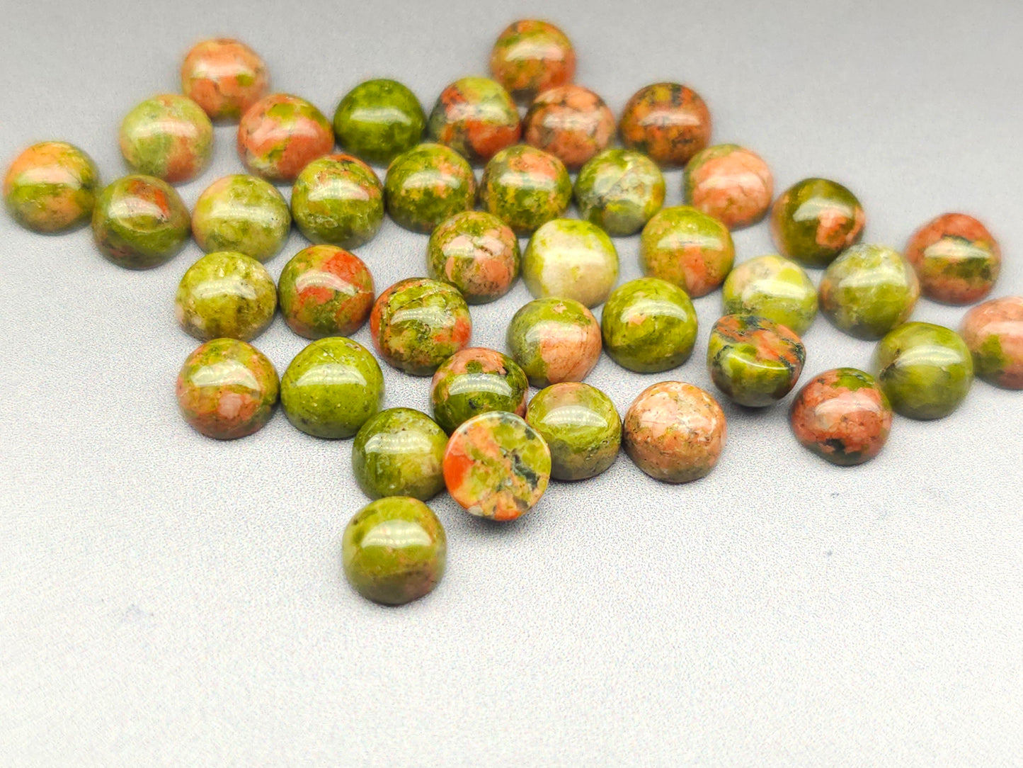 Unakite cabochon - round - 6 mm