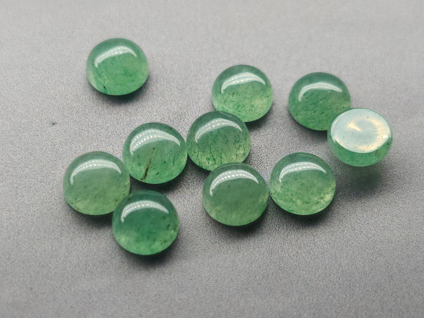 Aventurine cabochon - round - 6 mm