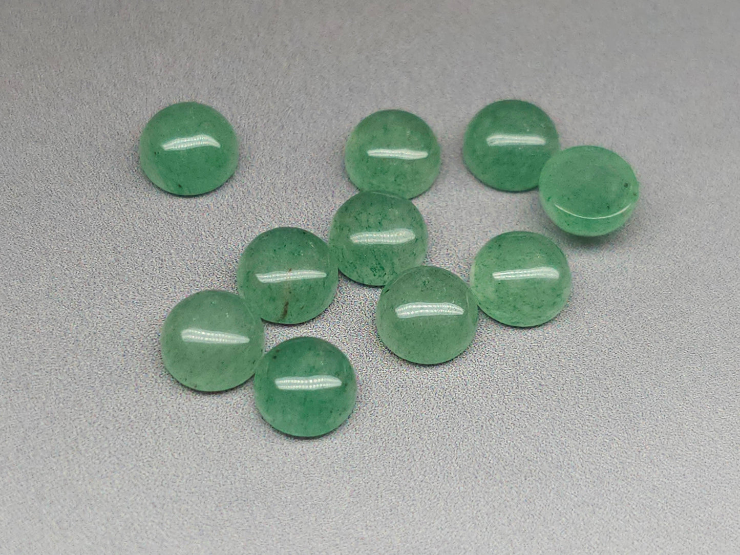 Aventurine cabochon - round - 6 mm