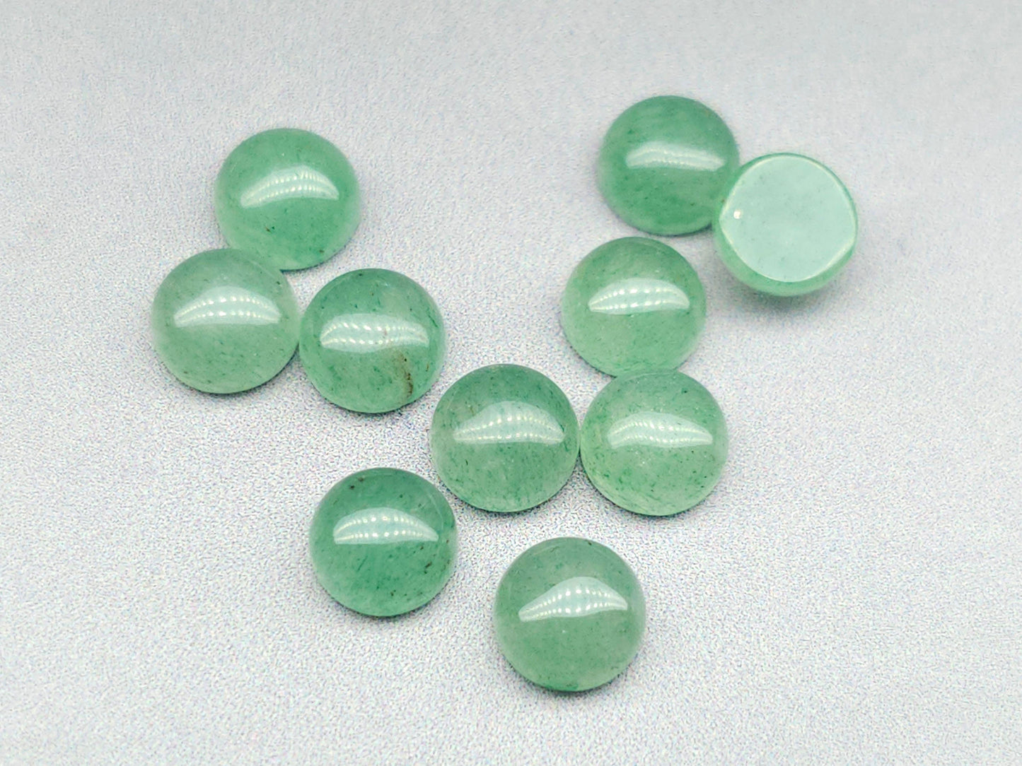 Aventurine cabochon - round - 6 mm