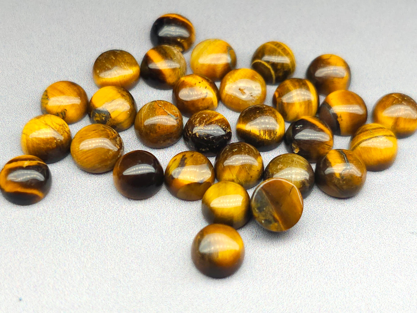 Tigers eye cabochon - round - 6 mm