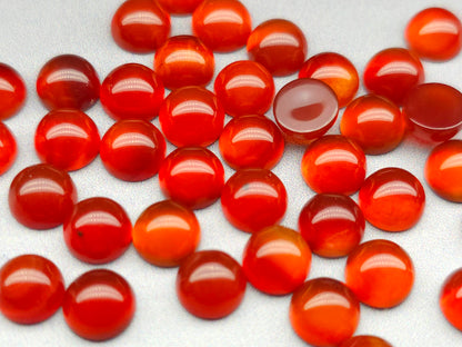 Carnelian cabochon - round - 6 mm