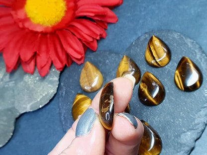Tigers eye - pear - 25 mm