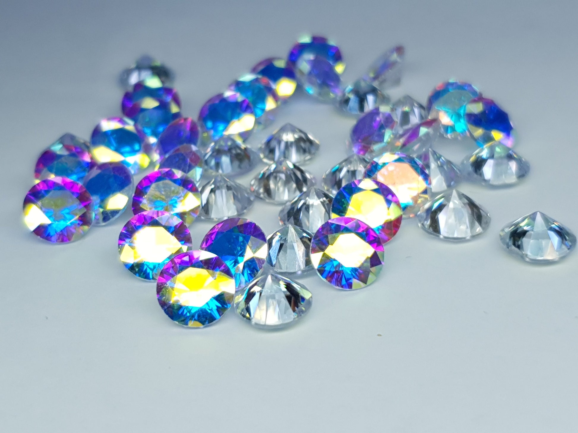 Cubic zirconia - Mystic white - 8 mm - round faceted cut