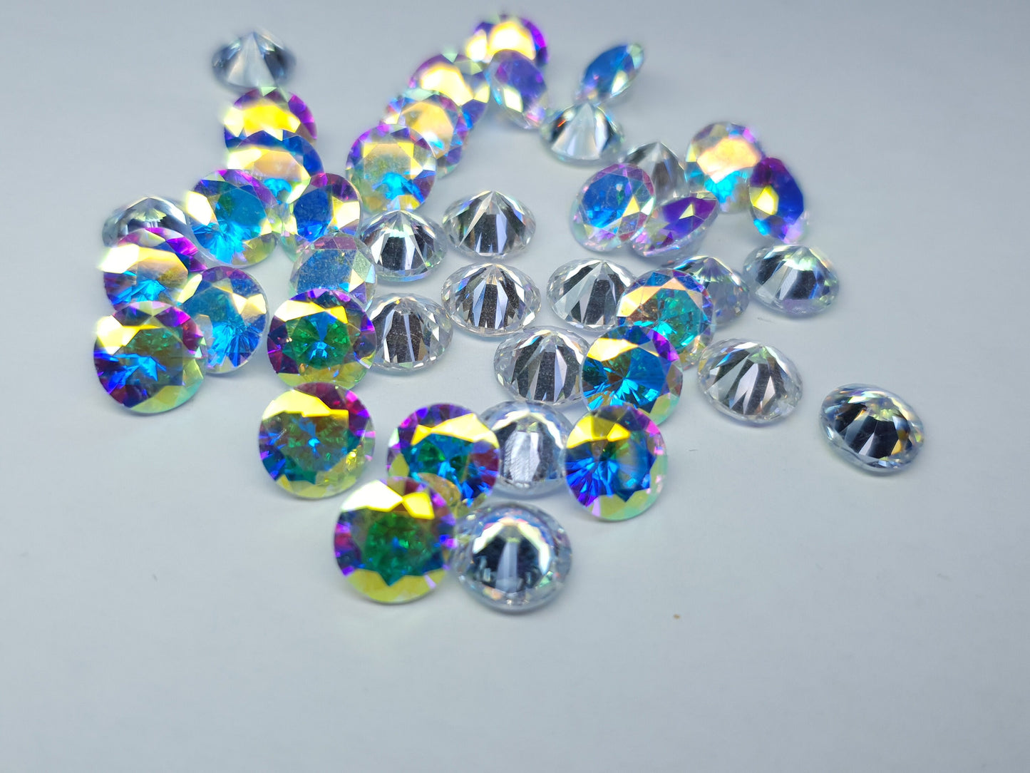 Cubic zirconia - Mystic white - 8 mm - round faceted cut