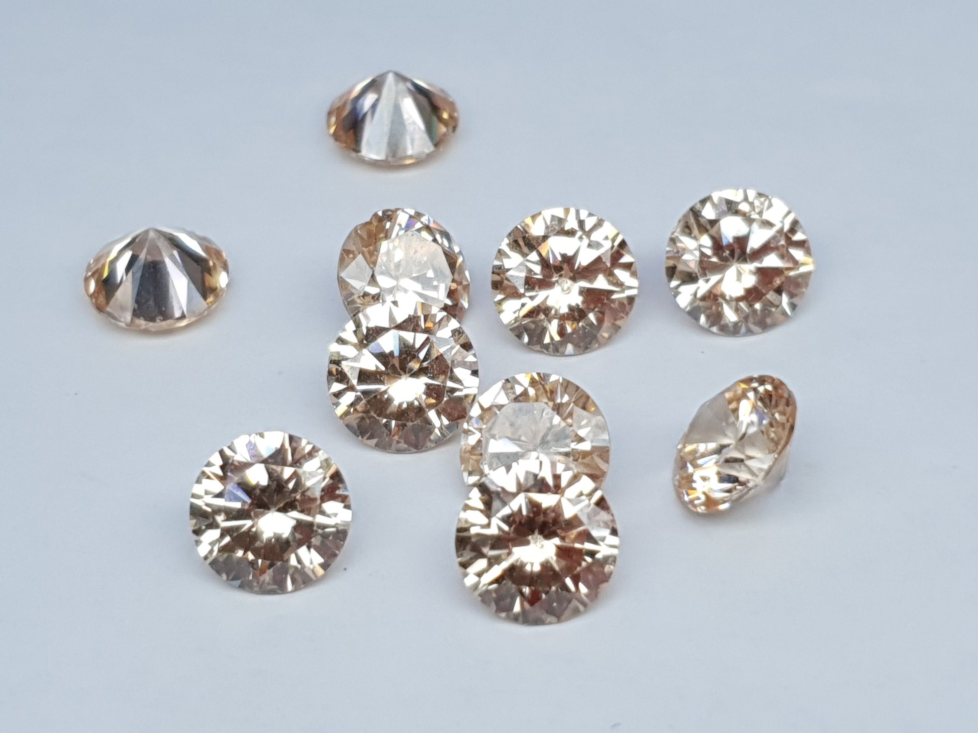 Cubic zirconia - Champagne - 8 mm - round faceted cut