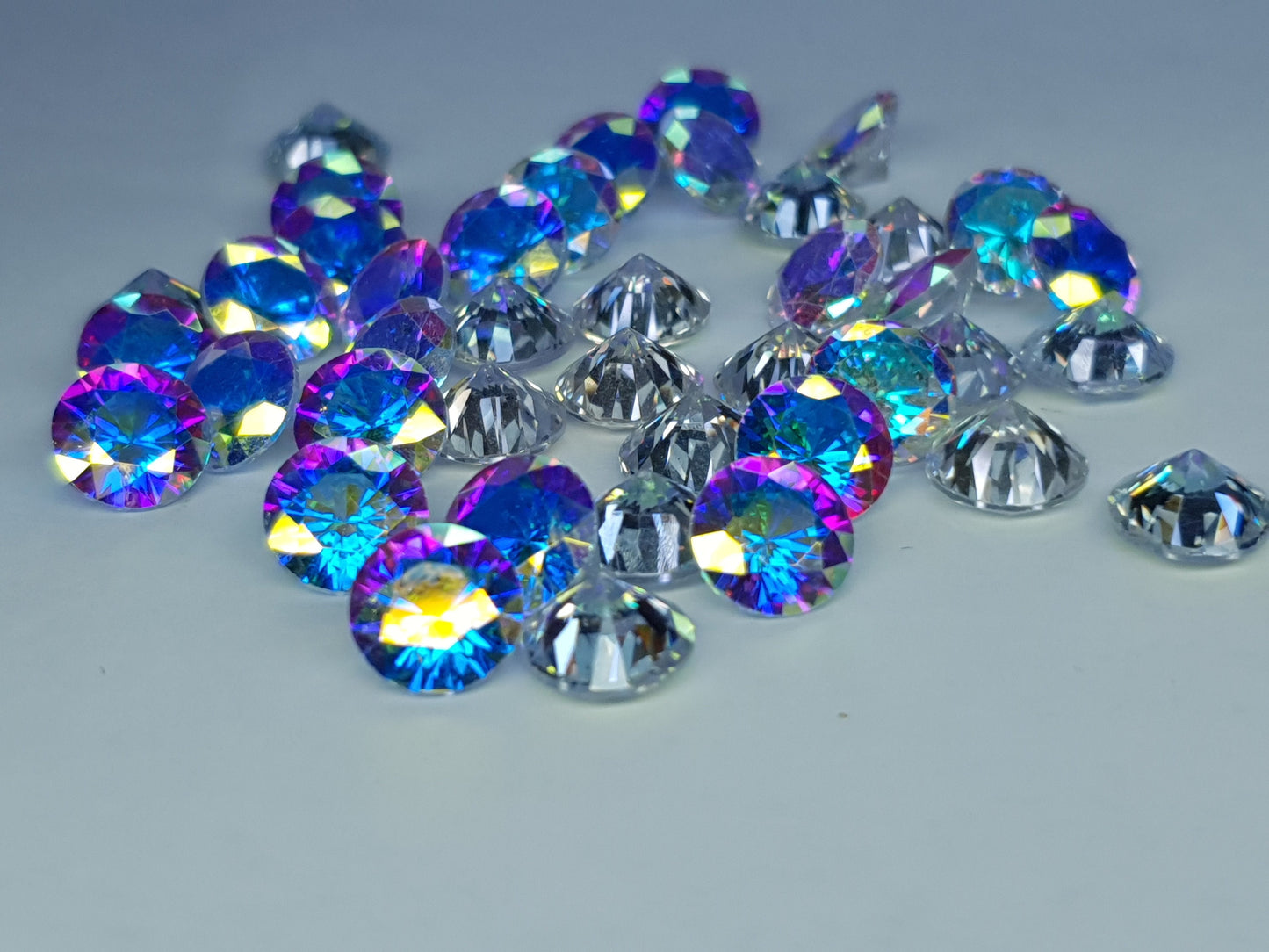 Cubic zirconia - Mystic white - 8 mm - round faceted cut