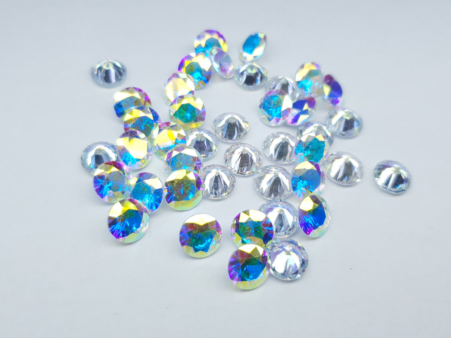 Cubic zirconia - Mystic white - 8 mm - round faceted cut