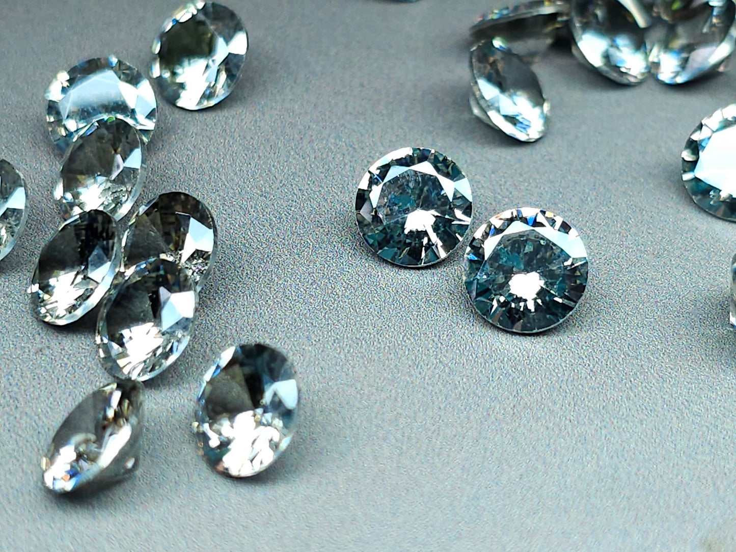 Cubic zirconia - smokey quartz - 8 mm - round faceted cut